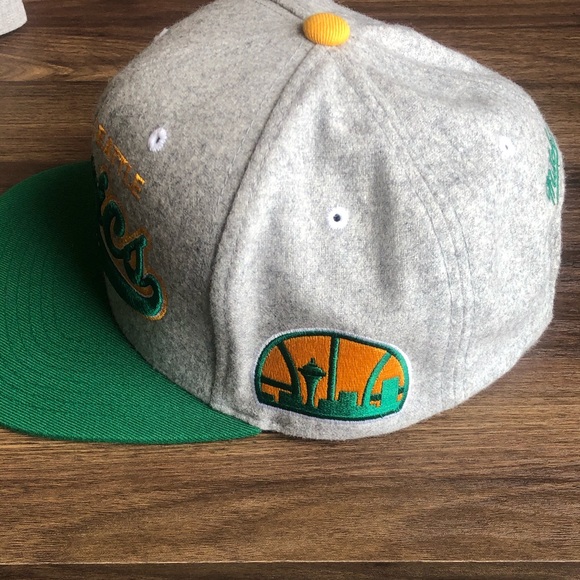 Mitchell & Ness Seattle Sonics Hardwood Classics - Picture 2 of 3